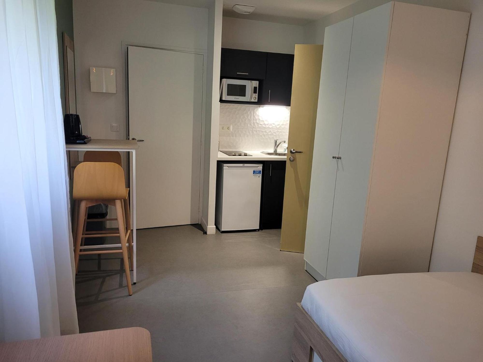 Twenty Business Flats Jouy-En-Josas Aparthotel Екстериор снимка